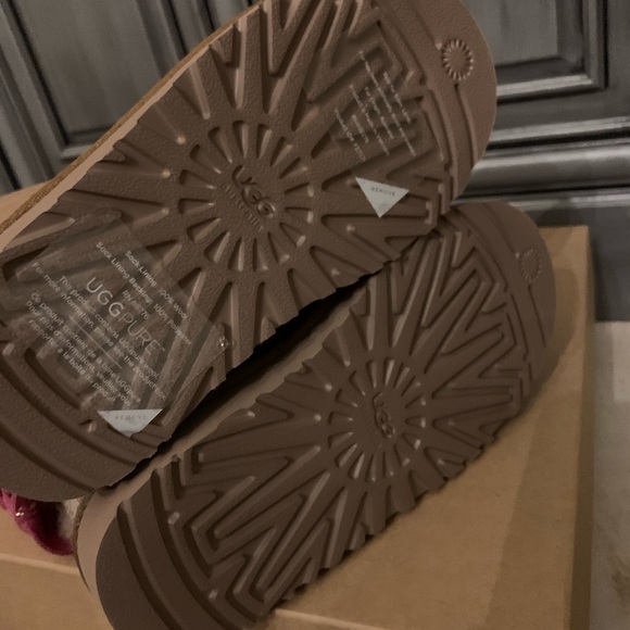 Girls Ugg boot meilani pink bows - Picture 3 of 4